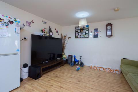 3 bedroom flat for sale, Moss Lane East, Manchester M14