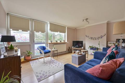 3 bedroom flat for sale, Wanborough Drive, Roehampton, London, SW15