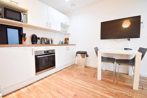 Studio to rent, Michigan Avenue, Salford