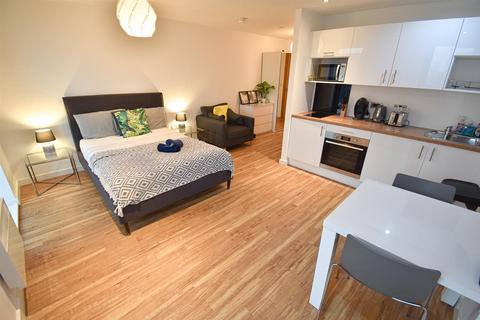 Studio to rent, Michigan Avenue, Salford