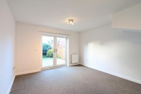 2 bedroom terraced house to rent, Gravely Street, Rushden, NN10