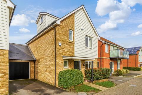 4 bedroom link detached house for sale, Hazel Close, Epsom