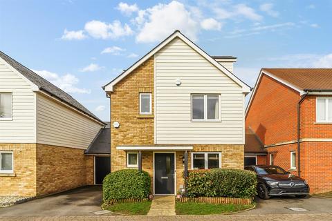 4 Hazel Close, Epsom, KT19 8FW