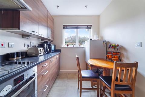 4 Hazel Close, Epsom, KT19 8FW