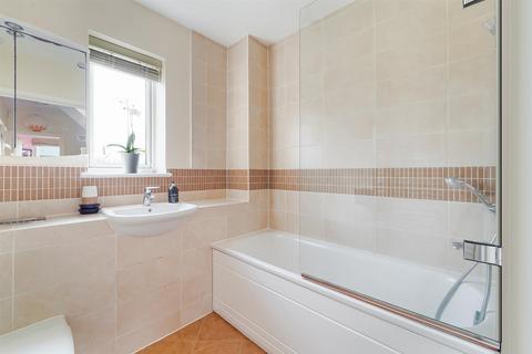 4 Hazel Close, Epsom, KT19 8FW