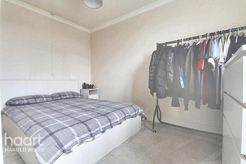 1 bedroom flat for sale, Dartfields, Romford