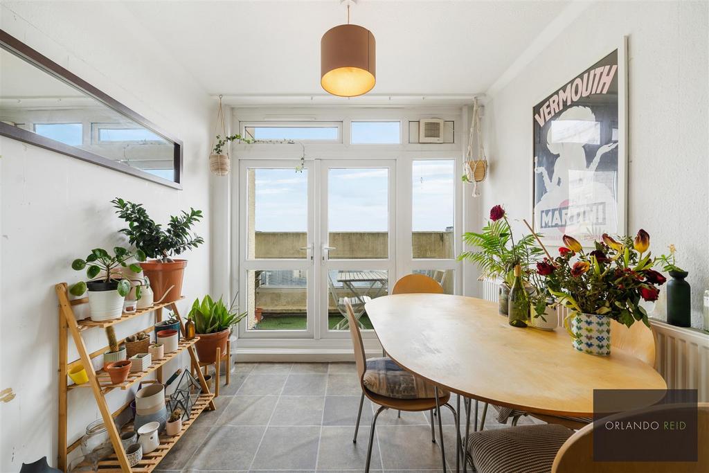 Flat 71, Pinter House SW9 9 DX-9.jpg