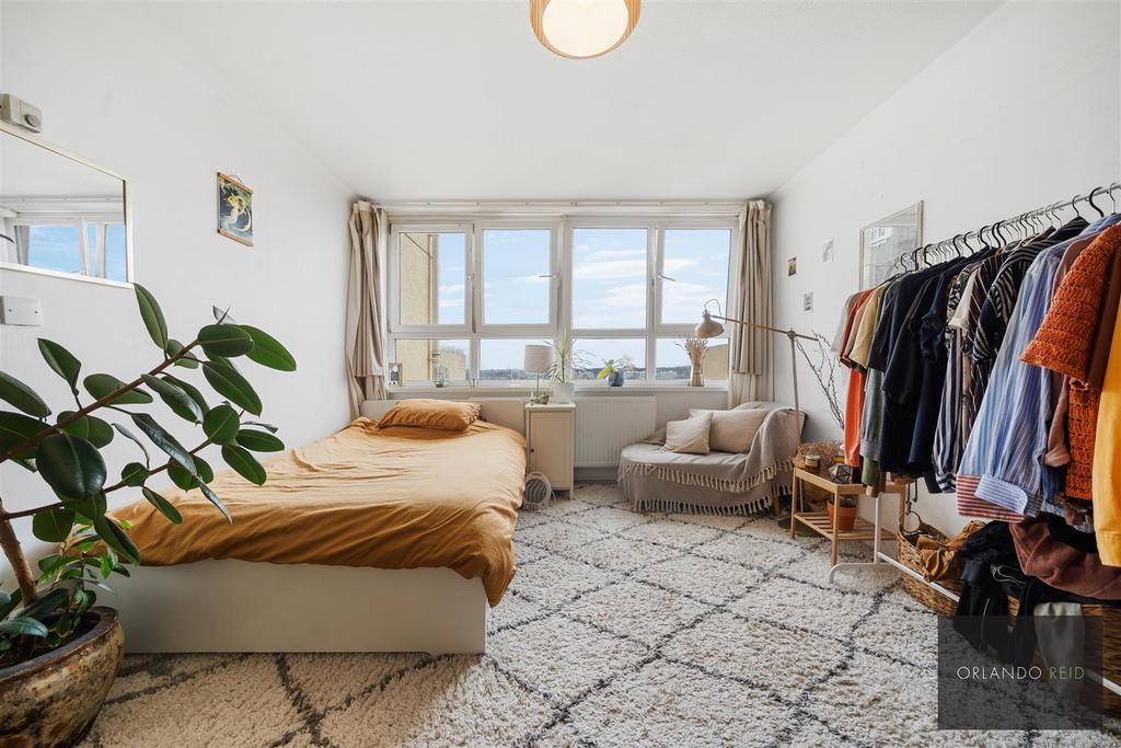 Flat 71, Pinter House SW9 9 DX-6.jpg