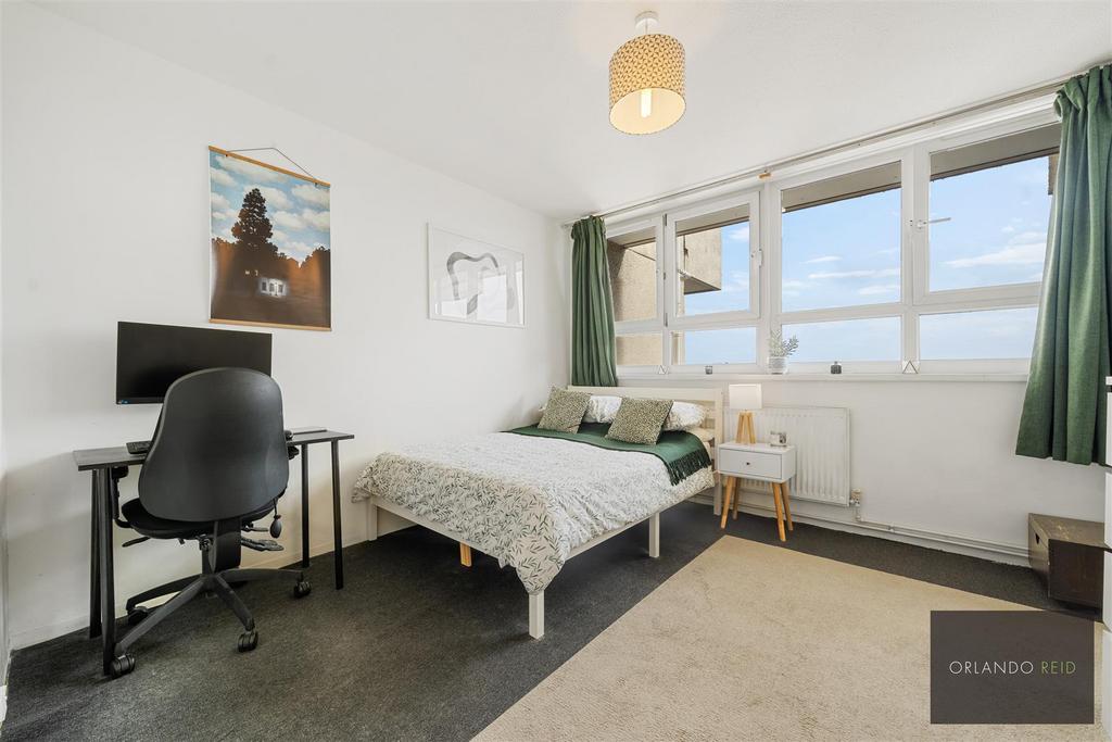Flat 71, Pinter House SW9 9 DX-1.jpg