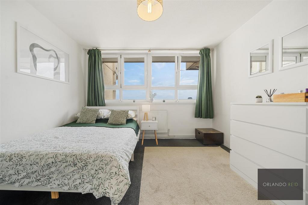 Flat 71, Pinter House SW9 9 DX-2.jpg