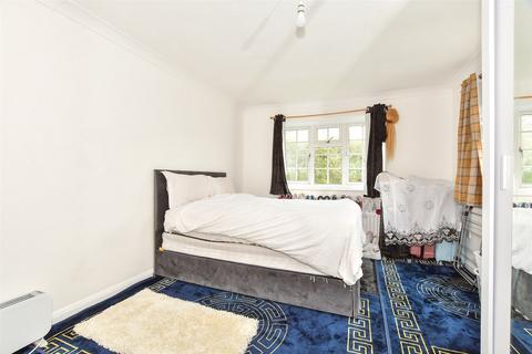 2 bedroom flat for sale, St. Nicholas Court, Crawley, West Sussex
