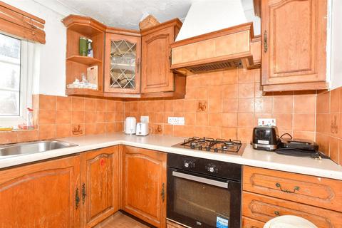 2 bedroom flat for sale, St. Nicholas Court, Crawley, West Sussex