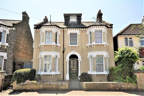 Studio to rent, 97 Devonshire Road, Colliers Wood SW19