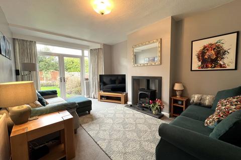 4 bedroom semi-detached house for sale, Benomley Road, Huddersfield, HD5