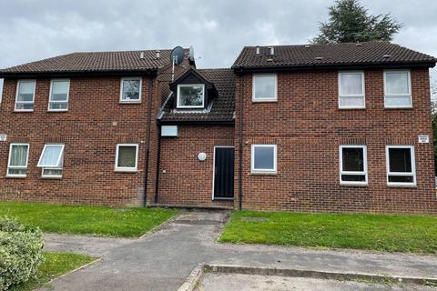 Studio to rent, Titchfield Close, Tadley RG26