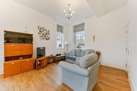 2 bedroom flat for sale, Glanville Way, Epsom