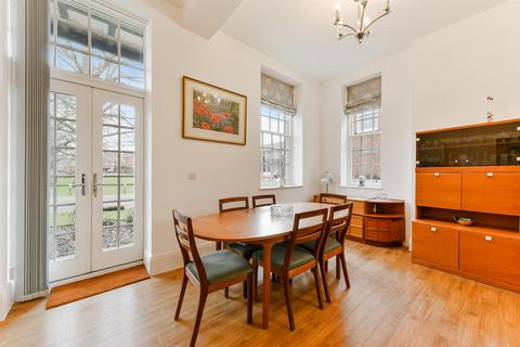 2, Parklands Court Glanville Way, Epsom, KT19 8HQ