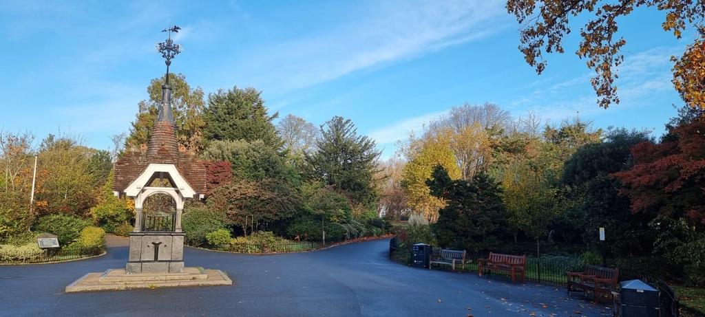 Roundwood park.jpg