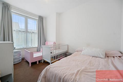 2 bedroom flat for sale, High Street, London