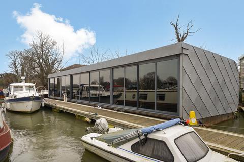 3 bedroom houseboat for sale, Ferry Road, Thames Ditton KT7