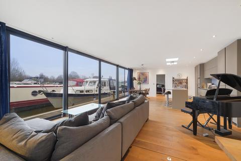 3 bedroom houseboat for sale, Ferry Road, Thames Ditton KT7