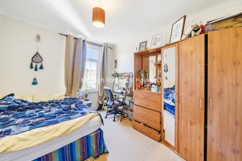 2 bedroom house to rent, Alston Road Tooting SW17