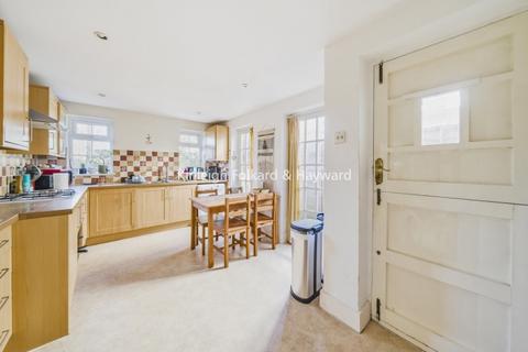 2 bedroom house to rent, Alston Road Tooting SW17