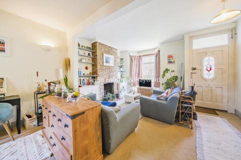 2 bedroom house to rent, Alston Road Tooting SW17