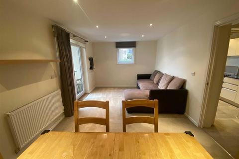 2 bedroom flat to rent, Peacock Close, Mill Hill