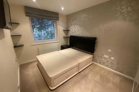 2 bedroom flat to rent, Peacock Close, Mill Hill