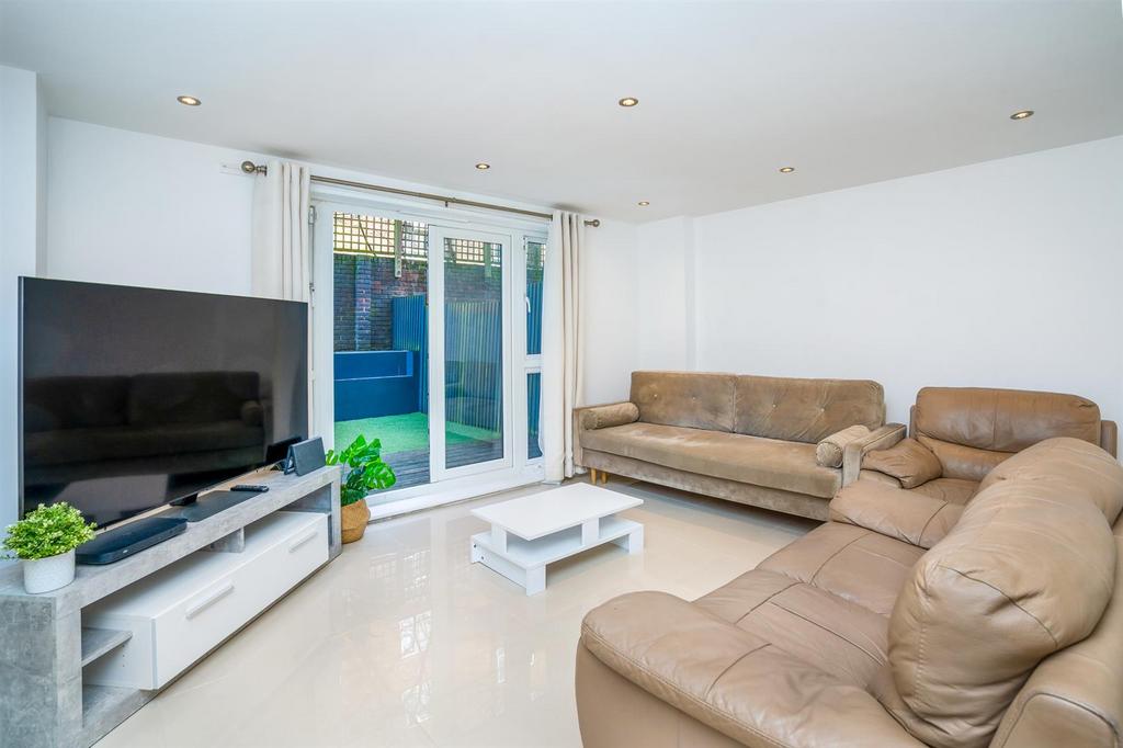 09 For Sale 3 Bedroom Flat Garden Murray Grove N1