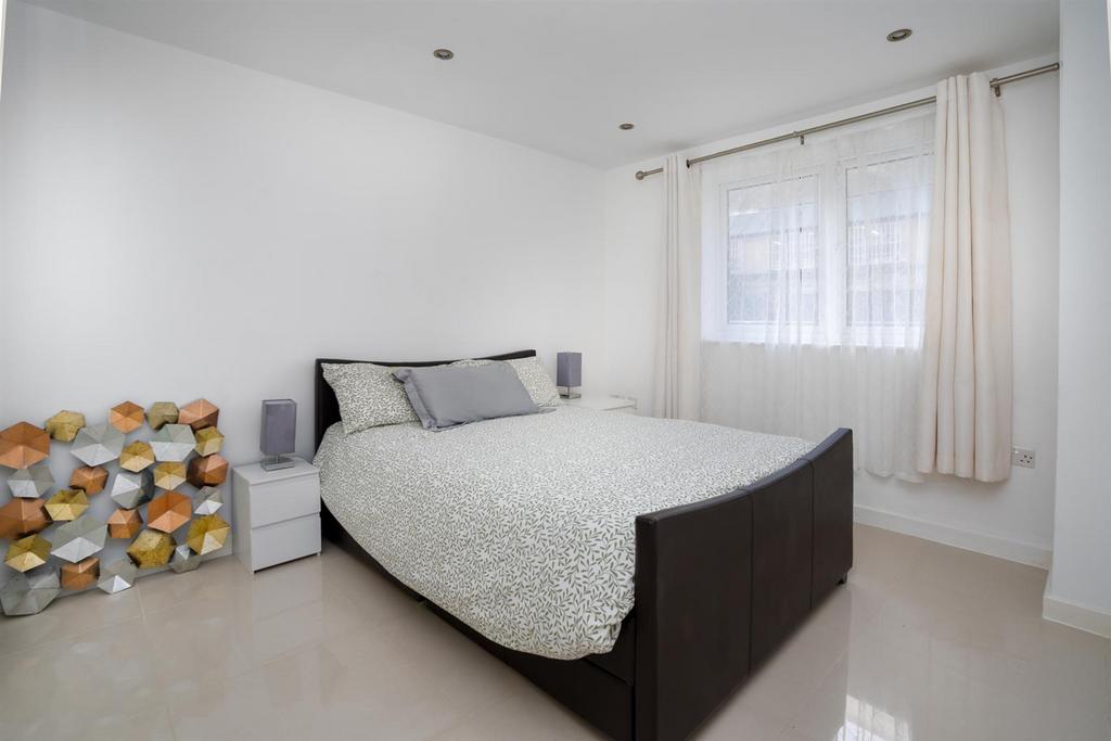 02 For Sale 3 Bedroom Flat Garden Murray Grove N1