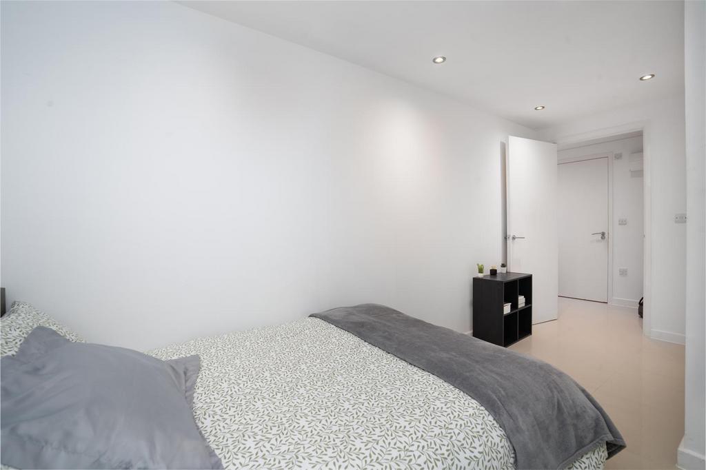 01 For Sale 3 Bedroom Flat Garden Murray Grove N1