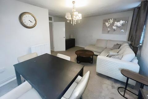 2 bedroom flat to rent, Grantham Road, Manor Park, E12 5NT