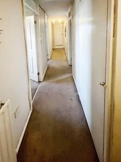 2 bedroom flat to rent, Grantham Road, Manor Park, E12 5NT
