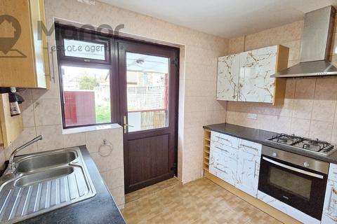 2 bedroom end of terrace house to rent, Woodward Road, Dagenham, RM9 4SU