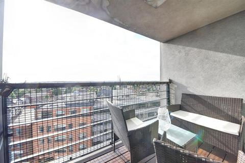 2 bedroom flat for sale, Kingsway, London