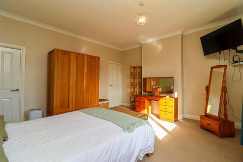 2 bedroom end of terrace house for sale, West View Terrace, Wakefield WF2