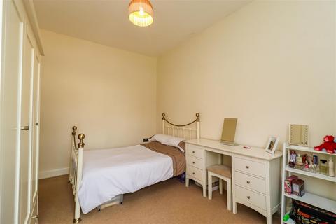 1 West View Terrace, Wakefield, WF2 0BQ