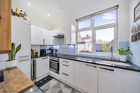 2 bedroom flat for sale, High Road, North Finchley