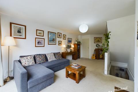 11 Avon Walk, Leighton Buzzard, LU7 3DE
