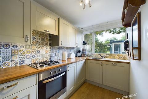 11 Avon Walk, Leighton Buzzard, LU7 3DE