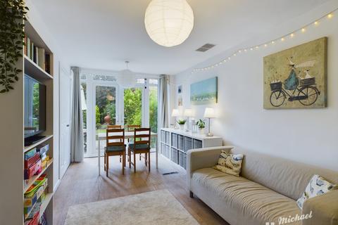 11 Avon Walk, Leighton Buzzard, LU7 3DE