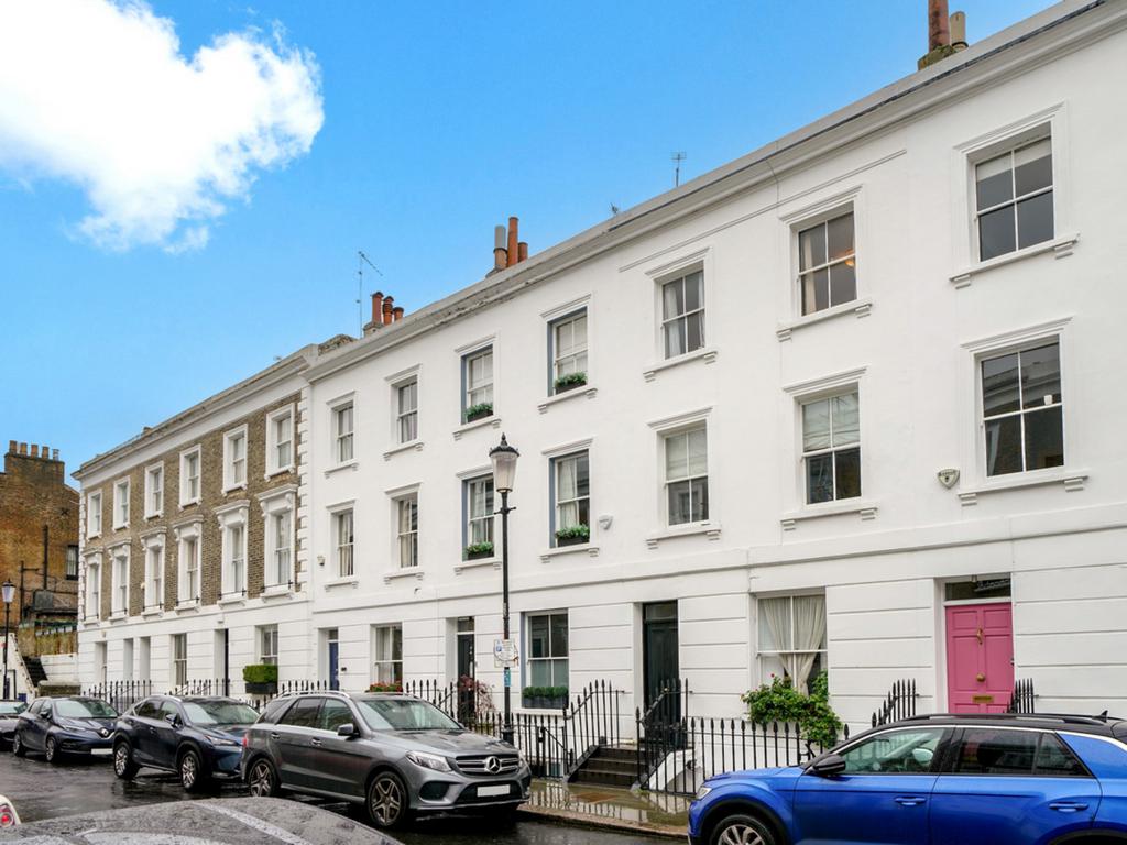 Abingdon Villas, London, W8 2 bed apartment - £2,749 pcm (£634 pw)