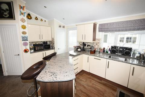 2 bedroom park home for sale, Kings Park, Canvey Island SS8