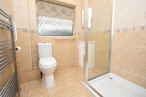 3 bedroom bungalow for sale, Gafzelle Drive, Canvey Island SS8