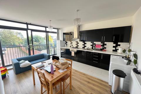 3 bedroom flat to rent, 1D Caxton Road, SW19 8SJ