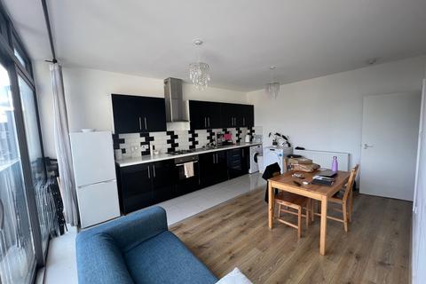 3 bedroom flat to rent, 1D Caxton Road, SW19 8SJ