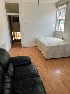 Studio to rent, Warham Road, London