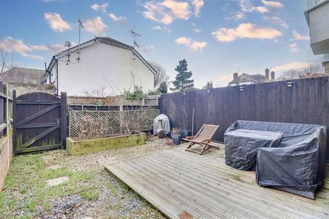 25 Avenue Terrace, Westcliff-on-sea, SS0 7PL